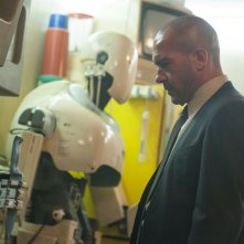 Automata: Antonio Banderas protagonista del film in una scena