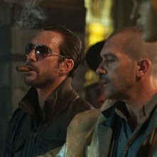 Automata: Antonio Banderas insieme a Dylan McDermott in una scena del film fantascientifico