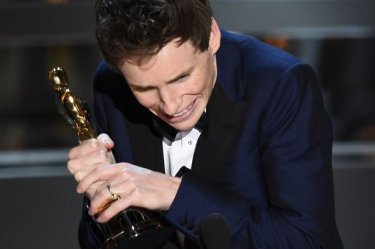 Eddie Redmayne vince l'Oscar per l'interpretazione ne La teoria del tutto