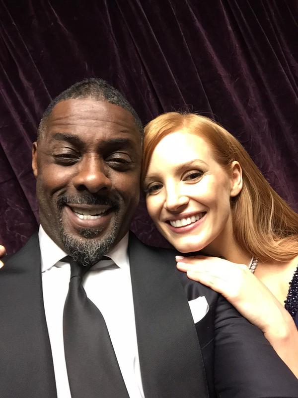 Oscar 2015: selfie per Idris Elba e Jessica Chastain