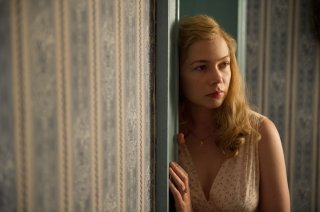 Suite Francese: Michelle Williams nel ruolo di Lucile in una scena del film