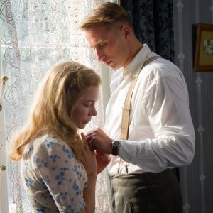 Suite Francese: Michelle Williams con Matthias Schoenaerts in una scena