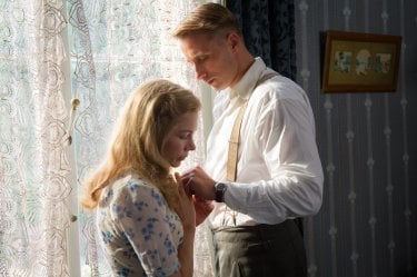 Suite Francese: Michelle Williams con Matthias Schoenaerts in una scena