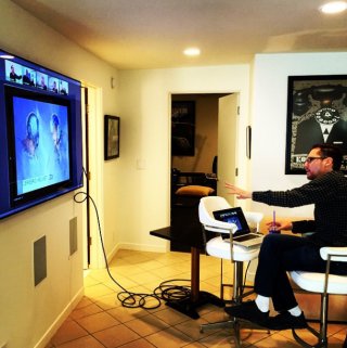 X-Men: Apocalypse - Bryan Singer al lavoro di fronte alla tv