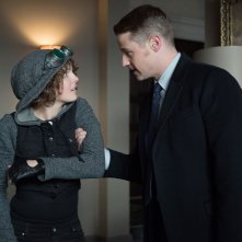 Gotham: Camren Bicondova e Ben McKenzie in una scena di The Fearsome Dr. Crane