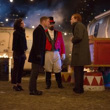 Gotham: Morena Baccarin, Ben McKenzie e Cameron Monaghan nell'episodio The Blind Fortune Teller