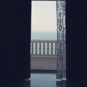 Senza Lucio: la terrazza celebre di 'Caruso' in una scena del documentario