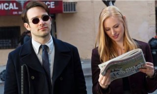 Daredevil: Charlie Cox e Deborah Ann Woll in una scena della serie