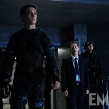 Fantastic 4 - I Fantastici Quattro: Miles Teller circondato dai soldati