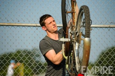 Fantastic 4 - I Fantastici Quattro: Jamie Bell ripara una bicicletta