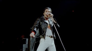 Queen Rock Montreal: il grande Freddie Mercury in una scena del film-concerto