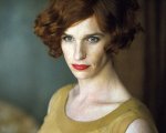 The Danish Girl: la prima immagine di Eddie Redmayne 'en travesti'