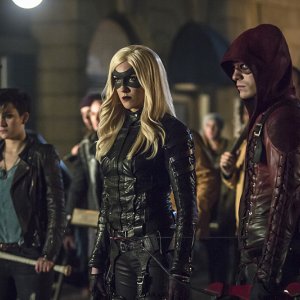 Arrow: Bex Taylor-Klaus, Katie Cassidy e Colton Haynes in Uprising