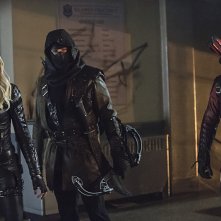 Arrow: Katie Cassidy, John Barrowman e Colton Haynes in Uprising