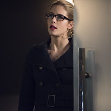 Arrow: l'attrice Emily Bett Rickards è Felicity Smoak nella puntata Canaries