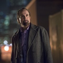 Arrow: l'attore Peter Stormare in una scena di Canaries