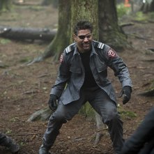 Arrow: l'attore Manu Bennett interpreta Slade nell'episodio The Return