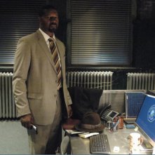 Backstrom: l'attore Dennis Haysbert in una scena dell'episodio Dragon Slayer