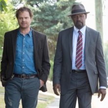 Backstrom: Rainn Wilson e Dennis Haysbert nell'episodio intitolato Bella