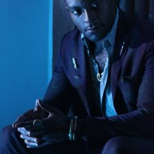 Constantine: Michael James Shaw in una scena del season finale, Waiting for the Man