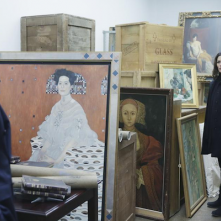 Forever: Alana De La Garza e Ioan Gruffudd in un'immagine della puntata Hitler on the Half-Shell