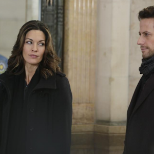 Forever: i protagonisti Alana De La Garza e Ioan Gruffudd in Hitler on the Half-Shell