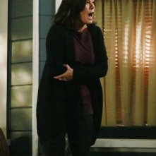 How To Get Away With Murder: l'attrice Marcia Gay Harden in una scena della puntata She's a Murderer