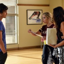Pretty Little Liars: Tyler Blackburn, Ashley Benson e Shay Mitchell in Pretty Isn't the Point