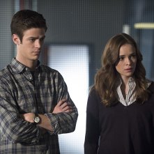 The Flash: Grant Gustin e Danielle Panabaker in The Nuclear Man