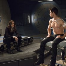 The Flash: Caitlin (Danielle Panabaker) e Ronnie (Robbie Amell) in una scena di The Nuclear Man