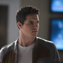 The Flash: Robbie Amell interpreta Ronnie nell'episodio The Nuclear Man
