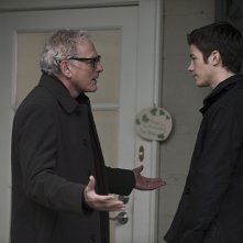 The Flash: il dottor Stein (Victor Garber) e Barry (Grant Gustin) nell'episodio Fallout