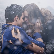 The Flash: una scena di Fallout con protagonisti Robbie Amell e Danielle Panabaker