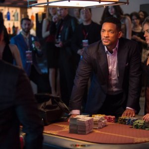 Focus - Niente è come sembra: Will Smith in una scena con Margot Robbie