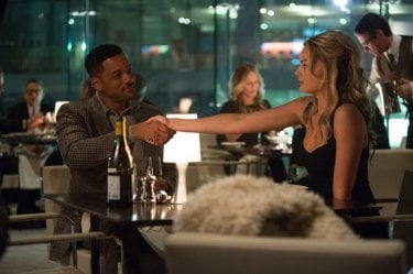 Focus - Niente è come sembra: Will Smith in una scena del film d'azione insieme a Margot Robbie