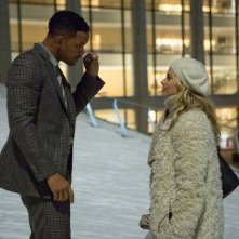 Focus - Niente è come sembra: Will Smith con Margot Robbie in un'immagine tratta dal film d'azione