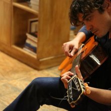 Nessuno si salva da solo: Riccardo Scamarcio in un momento del film