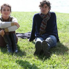 Nessuno si salva da solo: Riccardo Scamarcio e Jasmine Trinca sono Gaetano e Delia in una scena del film