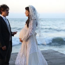 Nessuno si salva da solo: Riccardo Scamarcio con Jasmine Trinca in una scena del film