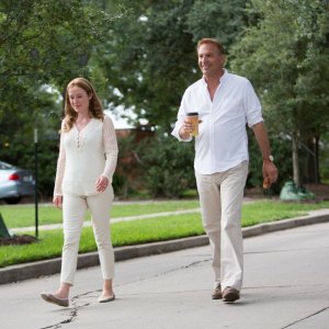 Black or White: Kevin Costner con Jennifer Ehle in una scena