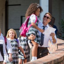 Black or White: Kevin Costner in una tenera immagine tratta dal film con la piccola Jillian Estell