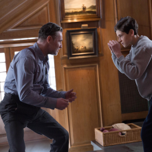 Gotham: David O'Hara e David Mazouz nell'episodio Red Hood