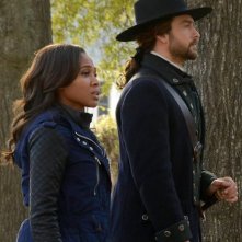 Sleepy Hollow: i protagonisti Tom Mison e Nicole Beharie in una scena dell'episodio Tempus Fugit