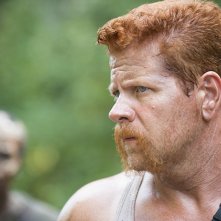 The Walking Dead: l'attore Michael Cudlitz in una scena dell'episodio La distanza