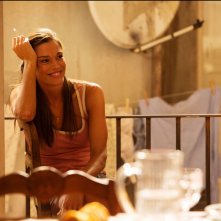 Ma che bella sorpresa: Chiara Baschetti sorride radiosa in una scena del film