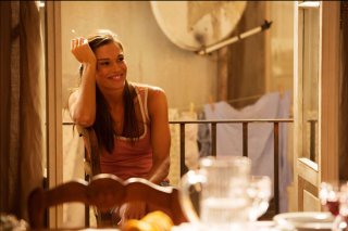 Ma che bella sorpresa: Chiara Baschetti sorride radiosa in una scena del film