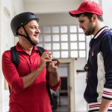 Ma che bella sorpresa: Claudio Bisio con Frank Matano in una scena del film