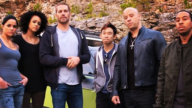 Fast & Furious 7: il regista James Wan circondato da Paul Walker, Vin Diesel, Michelle Rodriguez e dal resto del cast