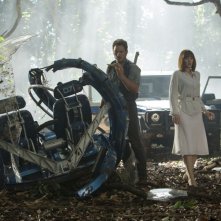 Jurassic World: Chris Pratt e Bryce Dallas Howard esplorano il parco jurassico