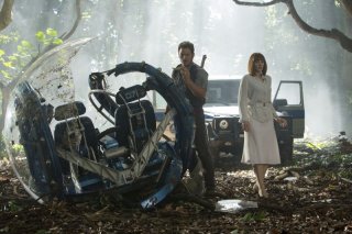 Jurassic World: Chris Pratt e Bryce Dallas Howard esplorano il parco jurassico